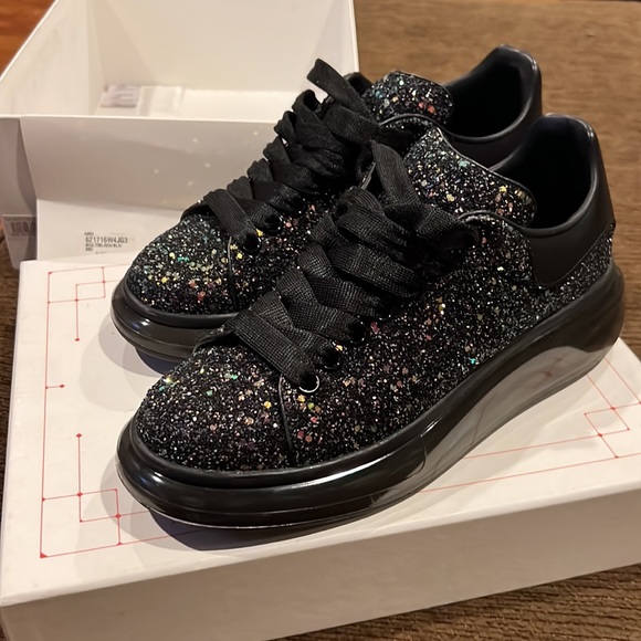 ***SOLD*** 39 **Like New**Multiblack/Black Alexander McQueen Oversized sneakers - Picture 2 of 4